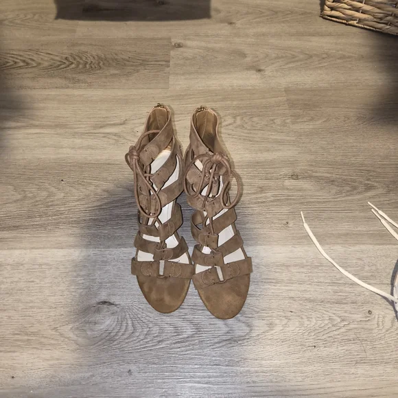 Women's Tan Strappy Heeled Sandals - Picture 7 of 7